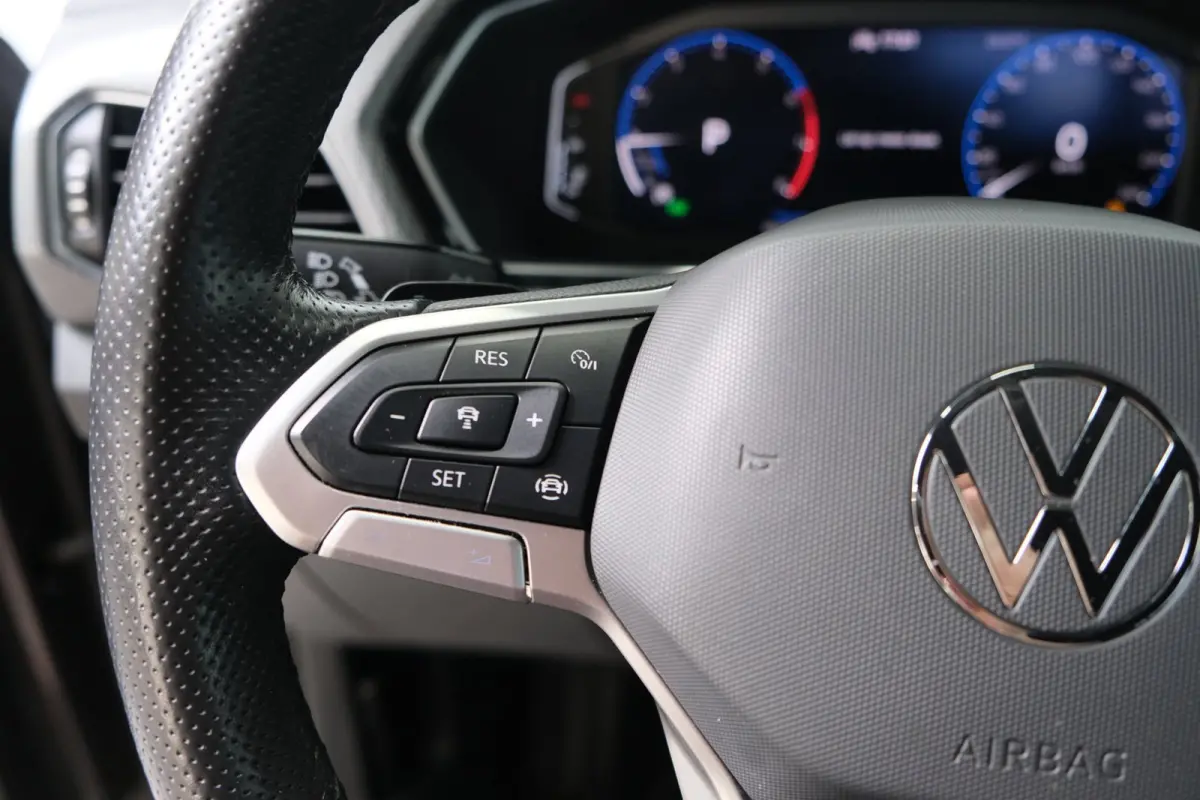 1.0 TSI Style Business 2x R-Line Automaat - Airco, Cruise, Virtueel display, Camera, Carplay, Trekhaak.