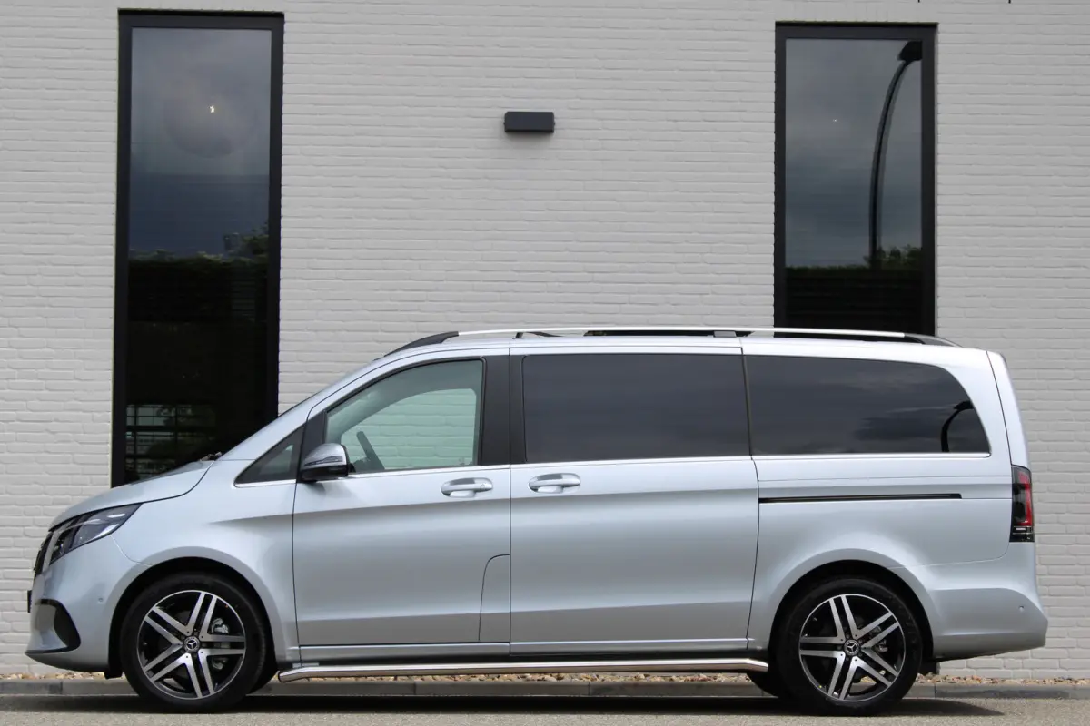300d / DC / 4-Matic / Panorama / Luchtvering / 1.000KM!! / 360 Cam / Vol Opties / NIEUW!!