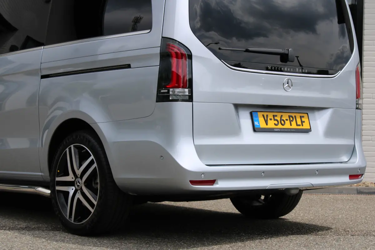 300d / DC / 4-Matic / Panorama / Luchtvering / 1.000KM!! / 360 Cam / Vol Opties / NIEUW!!