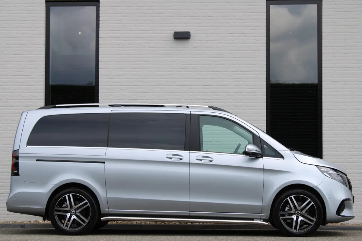 300d / DC / 4-Matic / Panorama / Luchtvering / 1.000KM!! / 360 Cam / Vol Opties / NIEUW!!