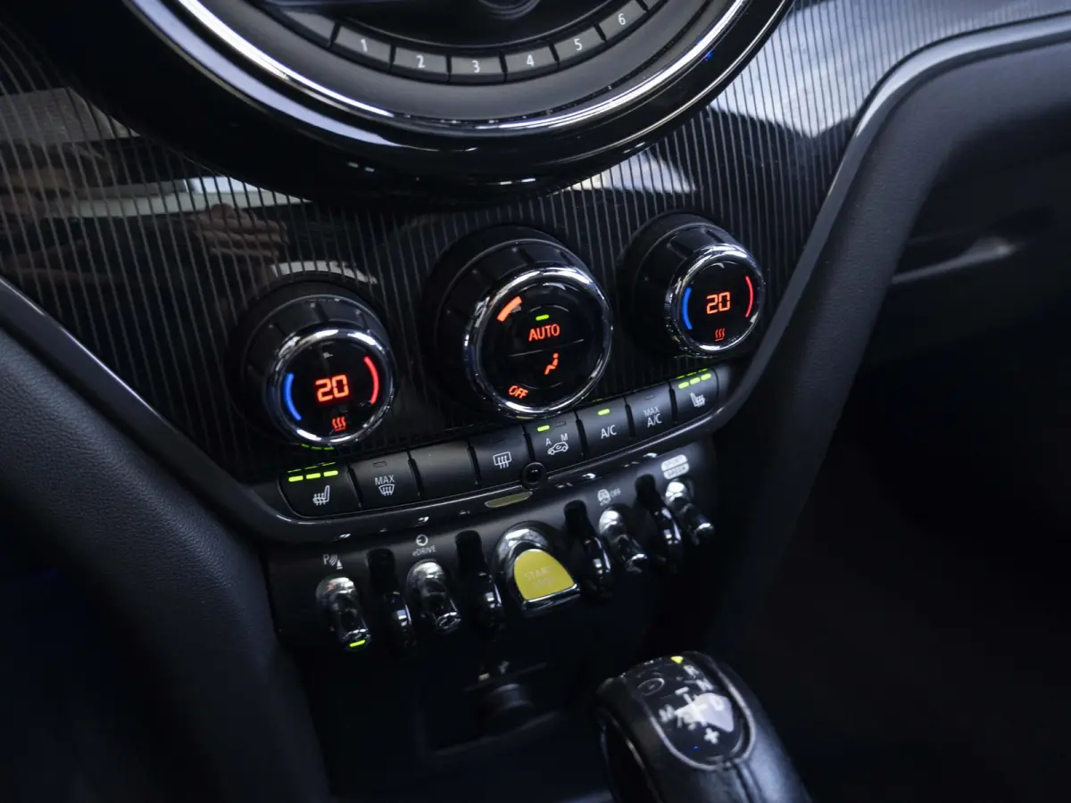 Cooper SE ALL4 Chili SoH 96% | Achteruitrijcamera | Elektrische achterklep | Glazen panoramadak | Active Cruise Control | Stoelverwarming |