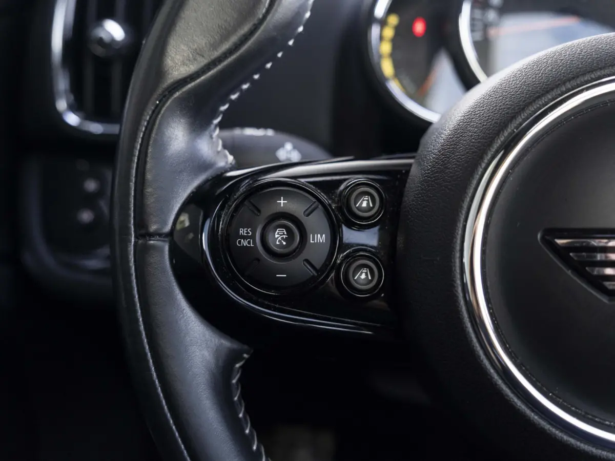 Cooper SE ALL4 Chili SoH 96% | Achteruitrijcamera | Elektrische achterklep | Glazen panoramadak | Active Cruise Control | Stoelverwarming |