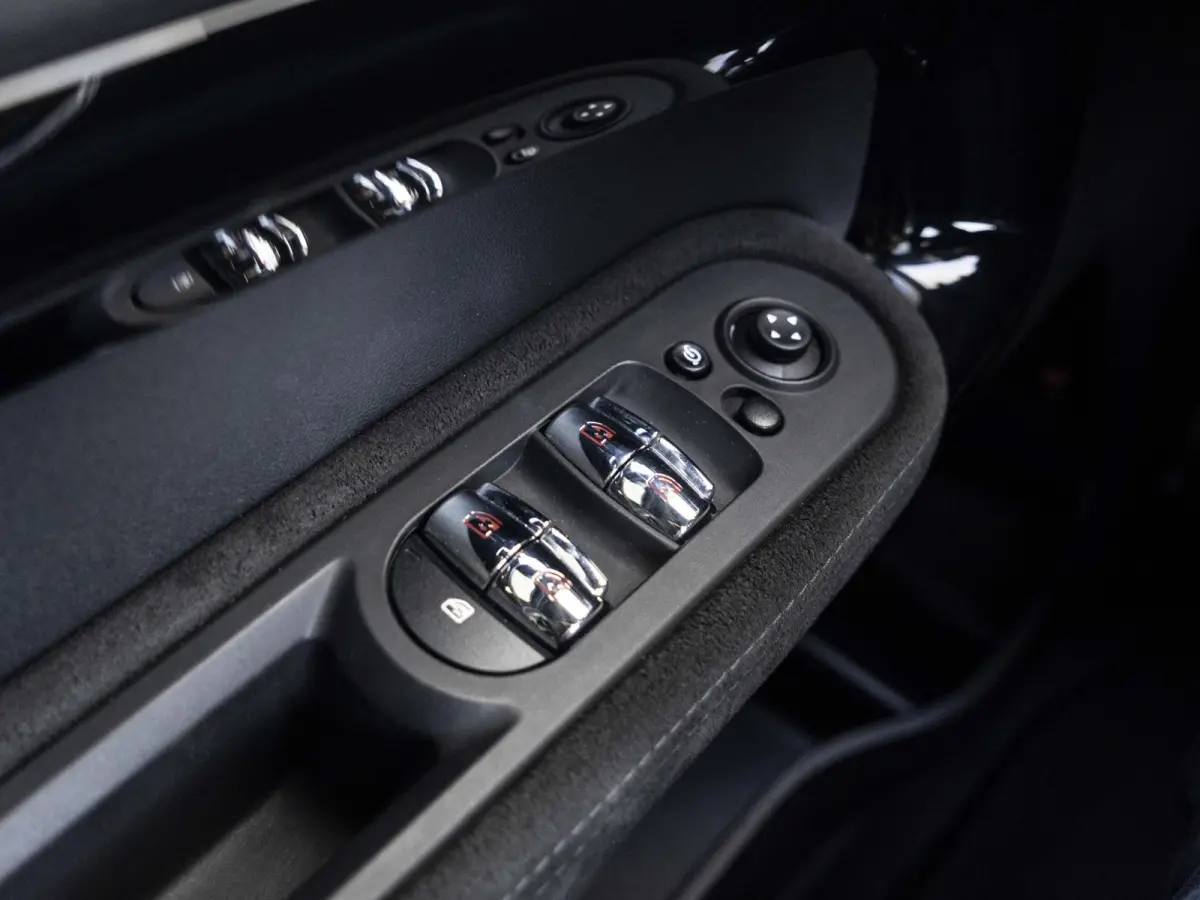 Cooper SE ALL4 Chili SoH 96% | Achteruitrijcamera | Elektrische achterklep | Glazen panoramadak | Active Cruise Control | Stoelverwarming |