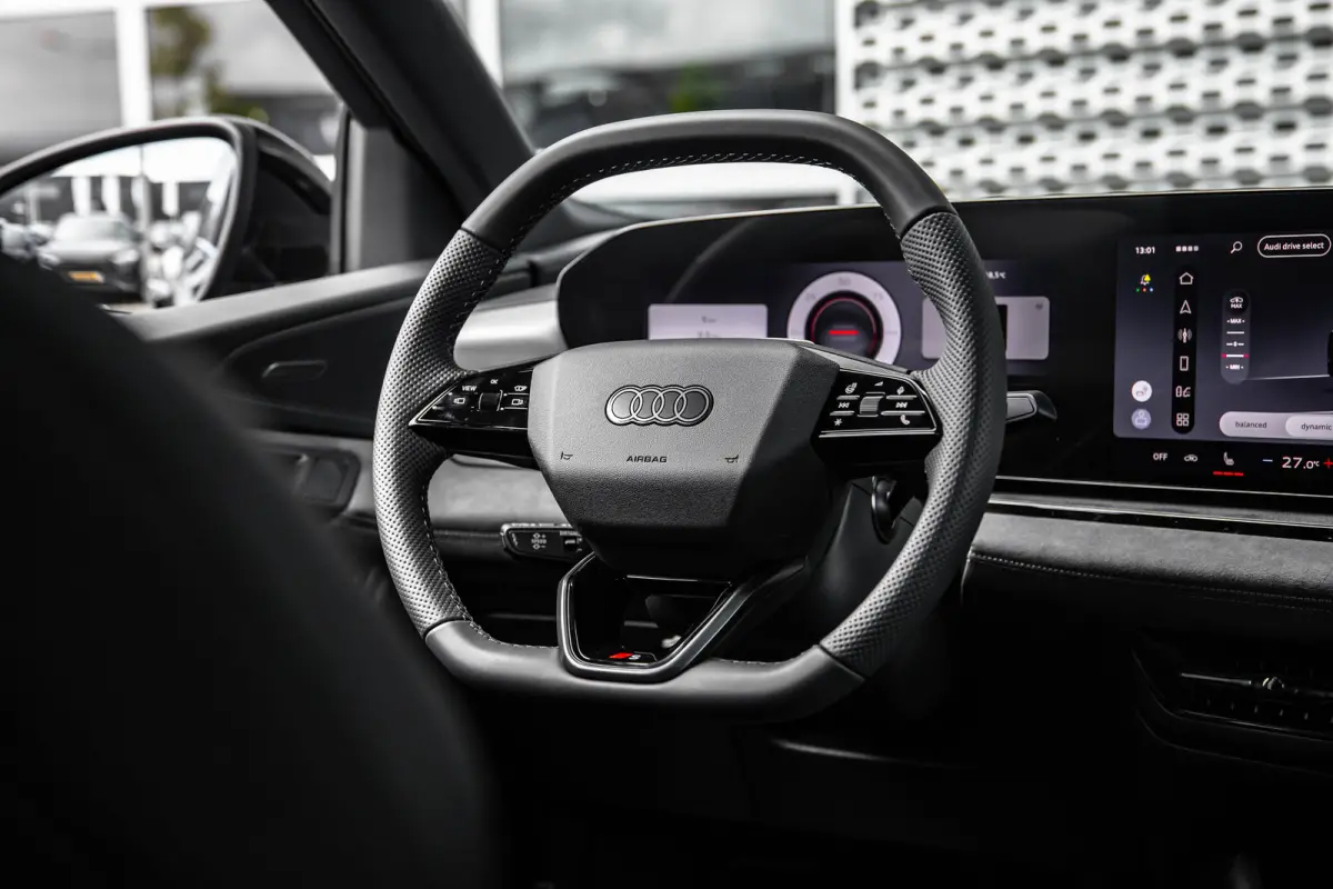 S edition | Adaptive air suspension | Adaptive cruise control | Audi sound system
