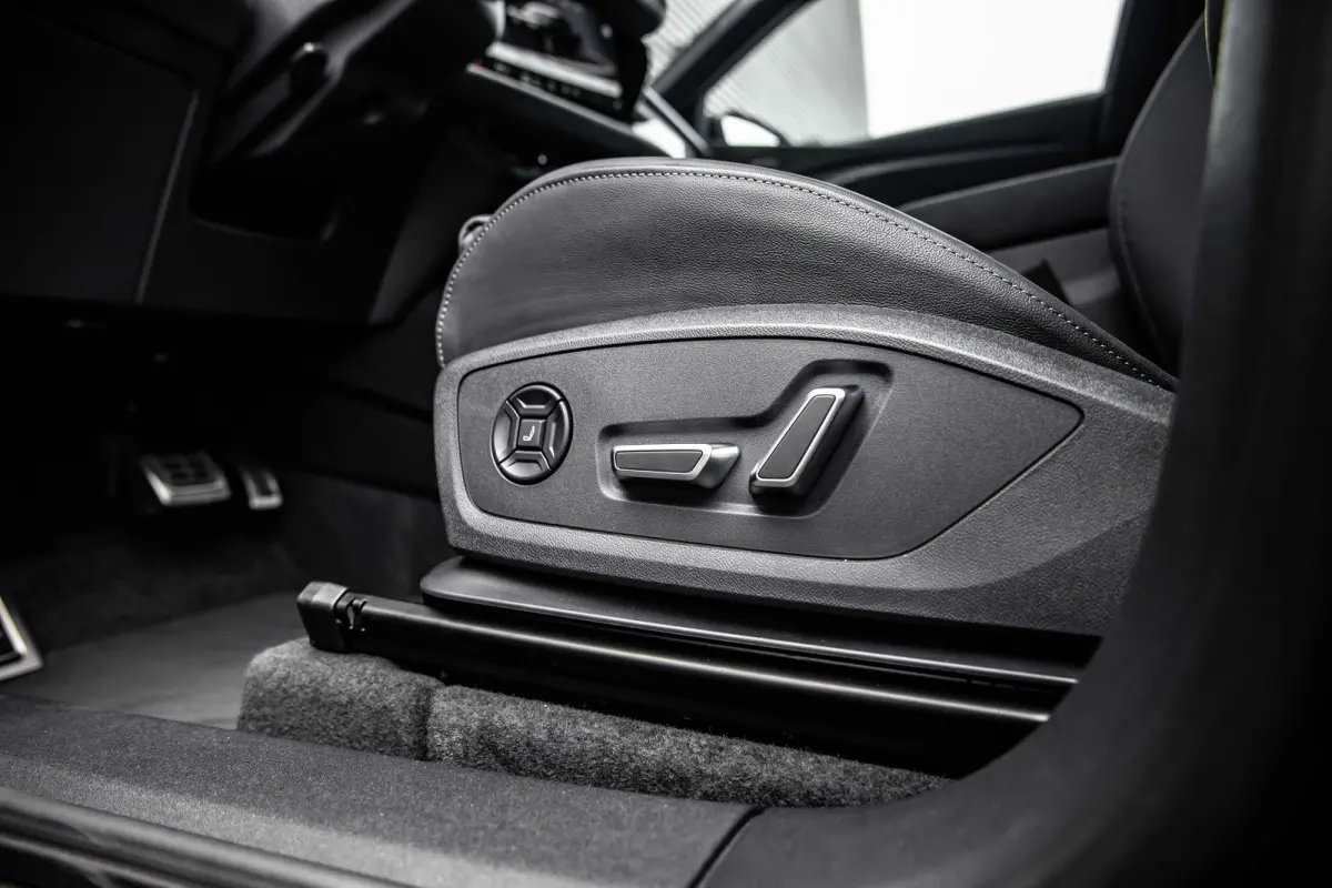 S edition | Adaptive air suspension | Adaptive cruise control | Audi sound system