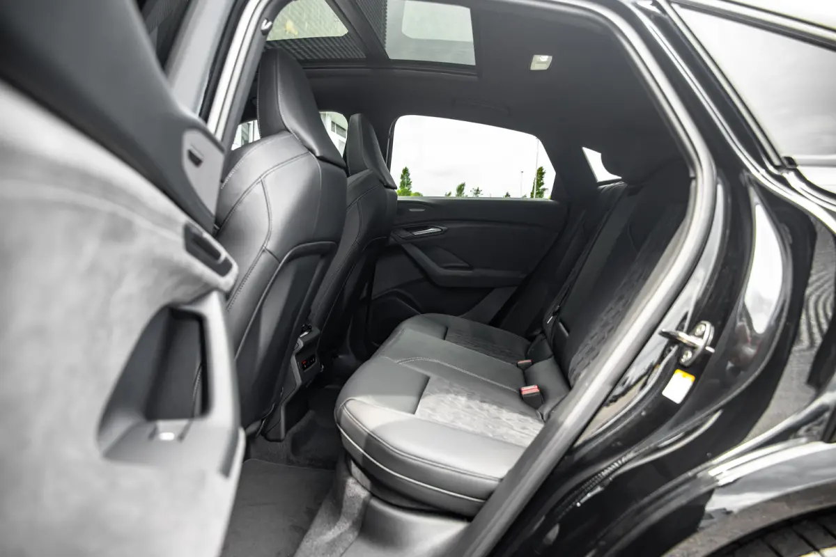 S edition | Adaptive air suspension | Adaptive cruise control | Audi sound system