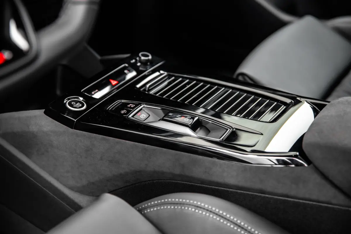 S edition | Adaptive air suspension | Adaptive cruise control | Audi sound system