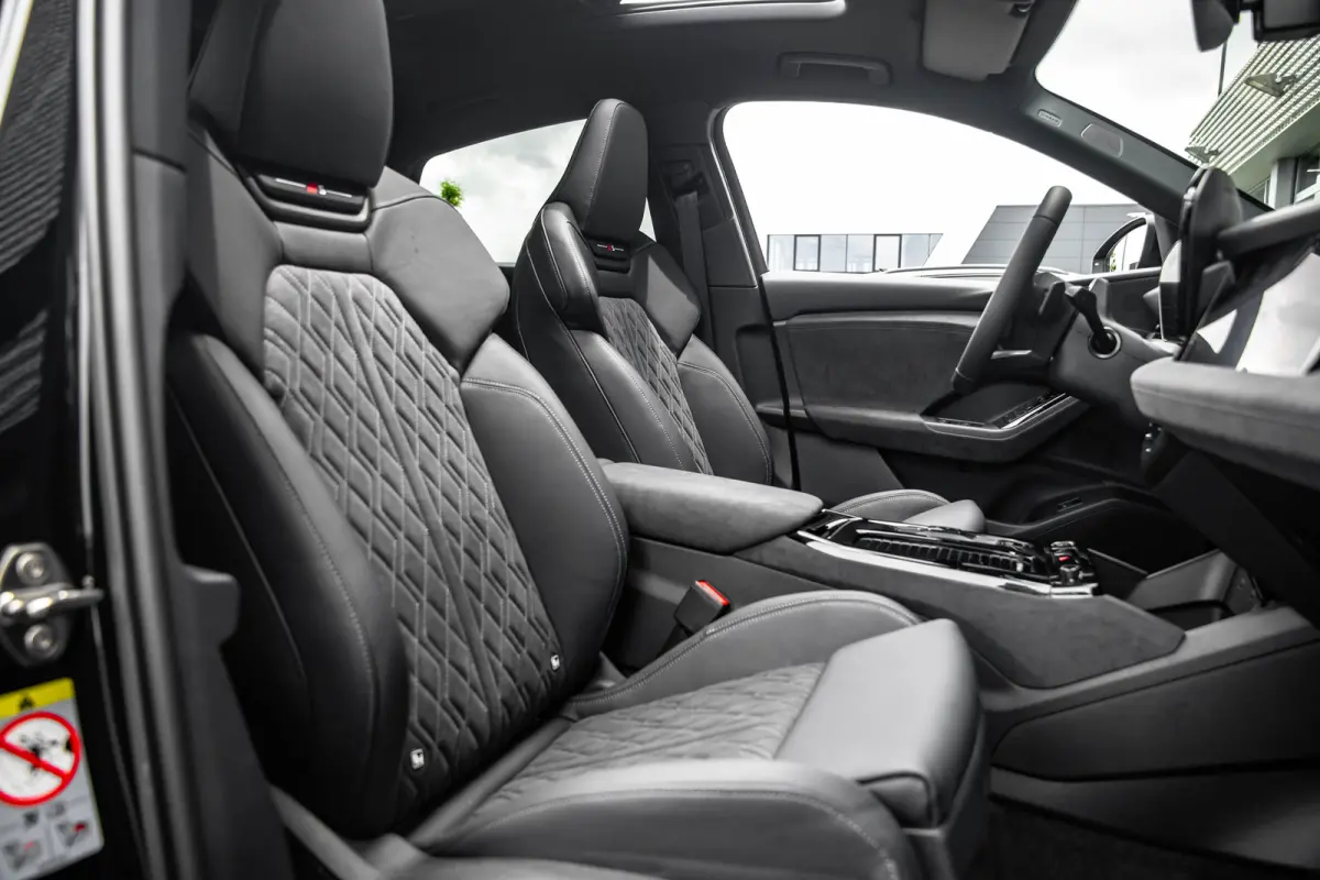 S edition | Adaptive air suspension | Adaptive cruise control | Audi sound system