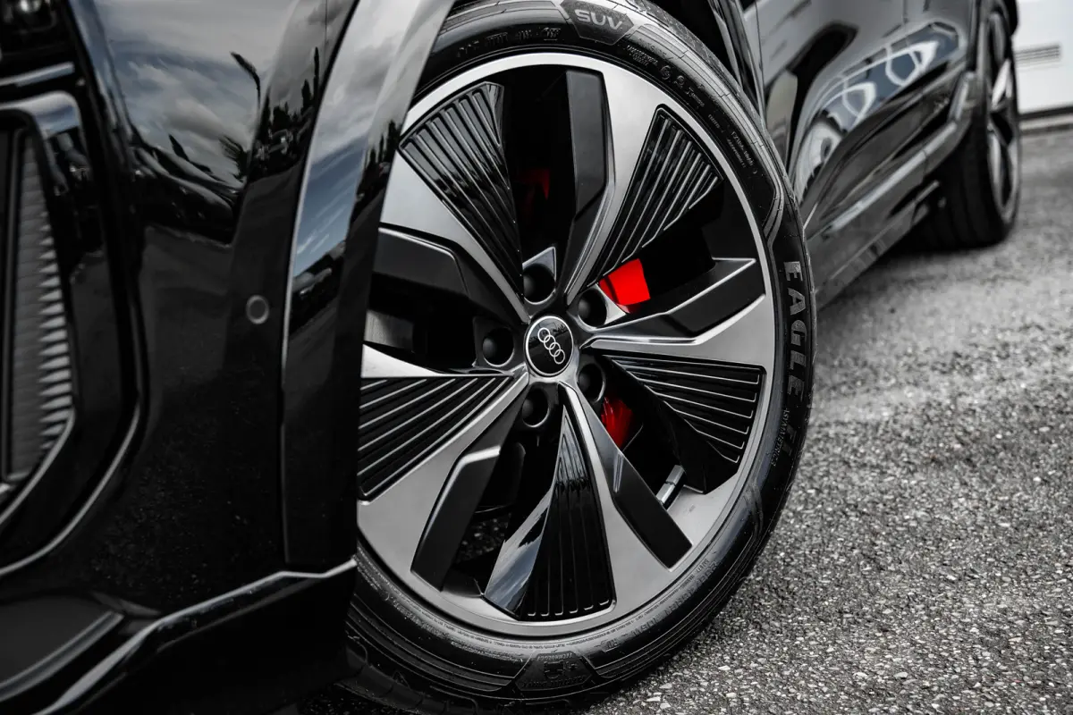 S edition | Adaptive air suspension | Adaptive cruise control | Audi sound system