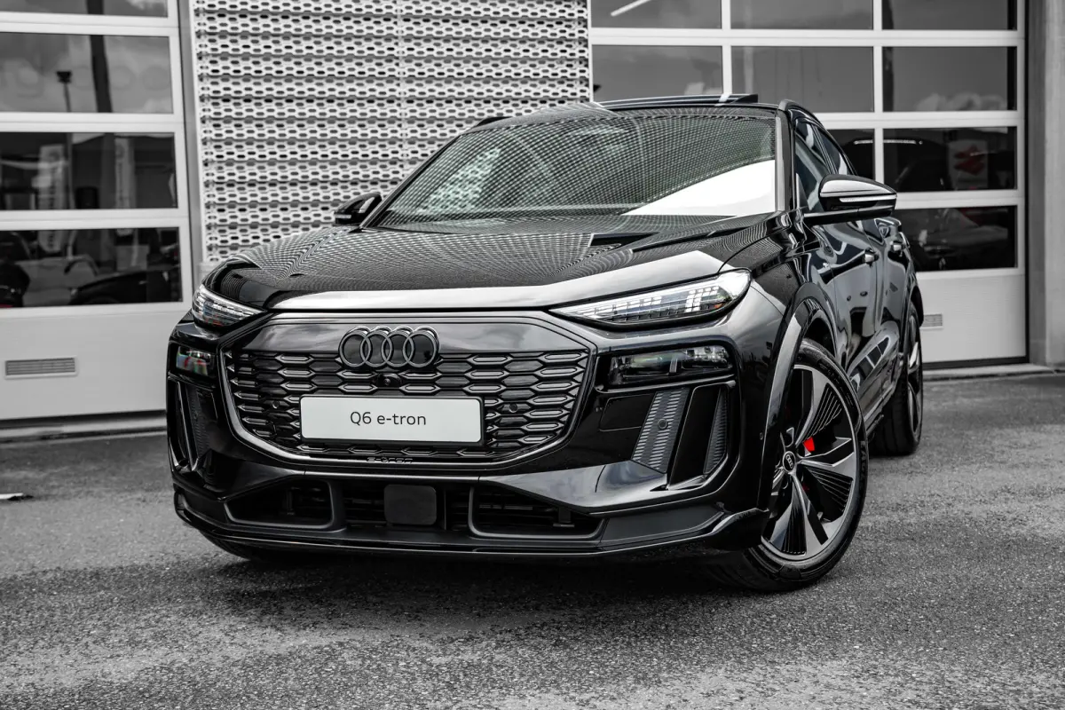 S edition | Adaptive air suspension | Adaptive cruise control | Audi sound system