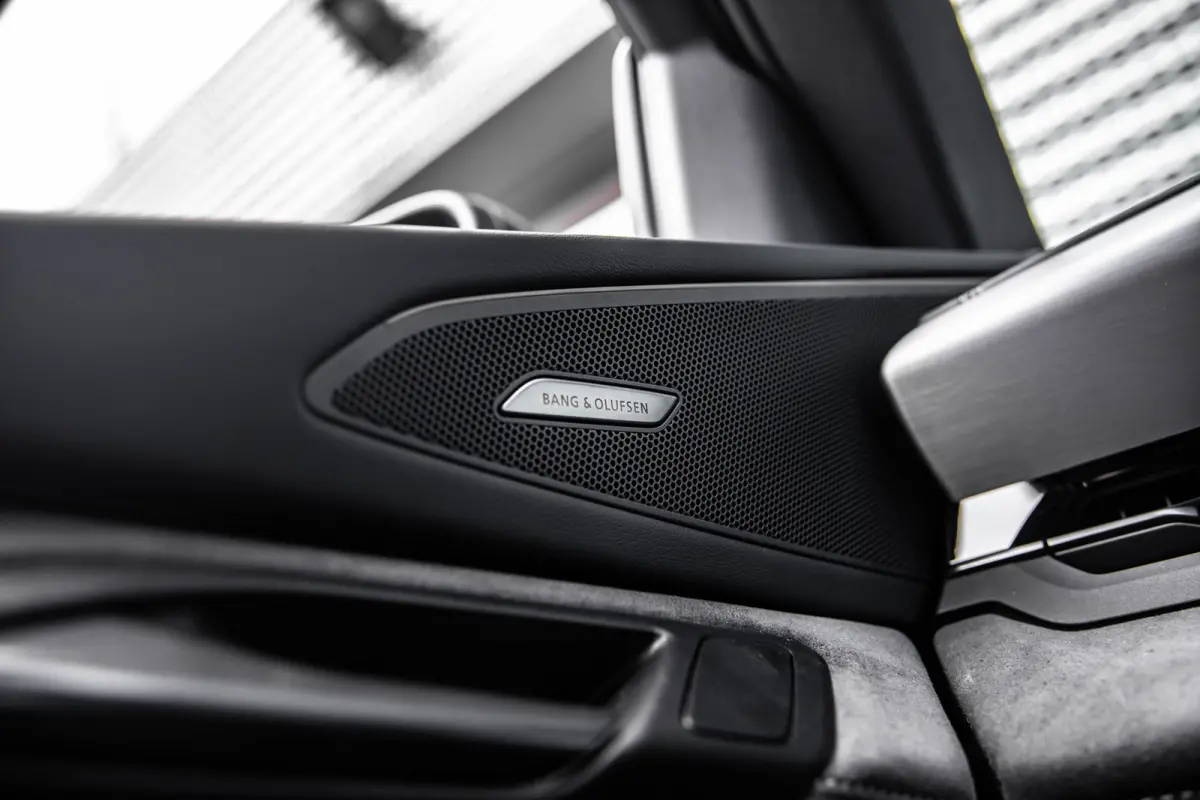 S edition | Adaptive air suspension | Adaptive cruise control | Audi sound system