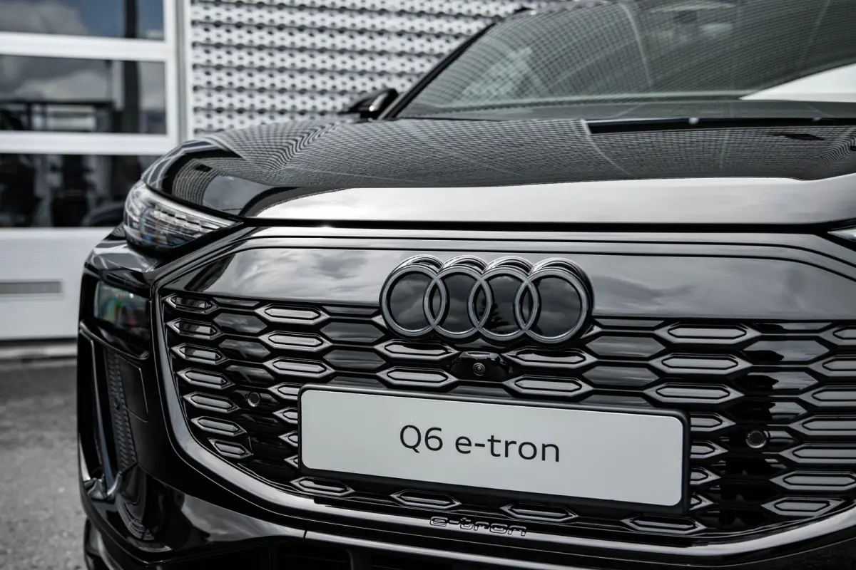 S edition | Adaptive air suspension | Adaptive cruise control | Audi sound system