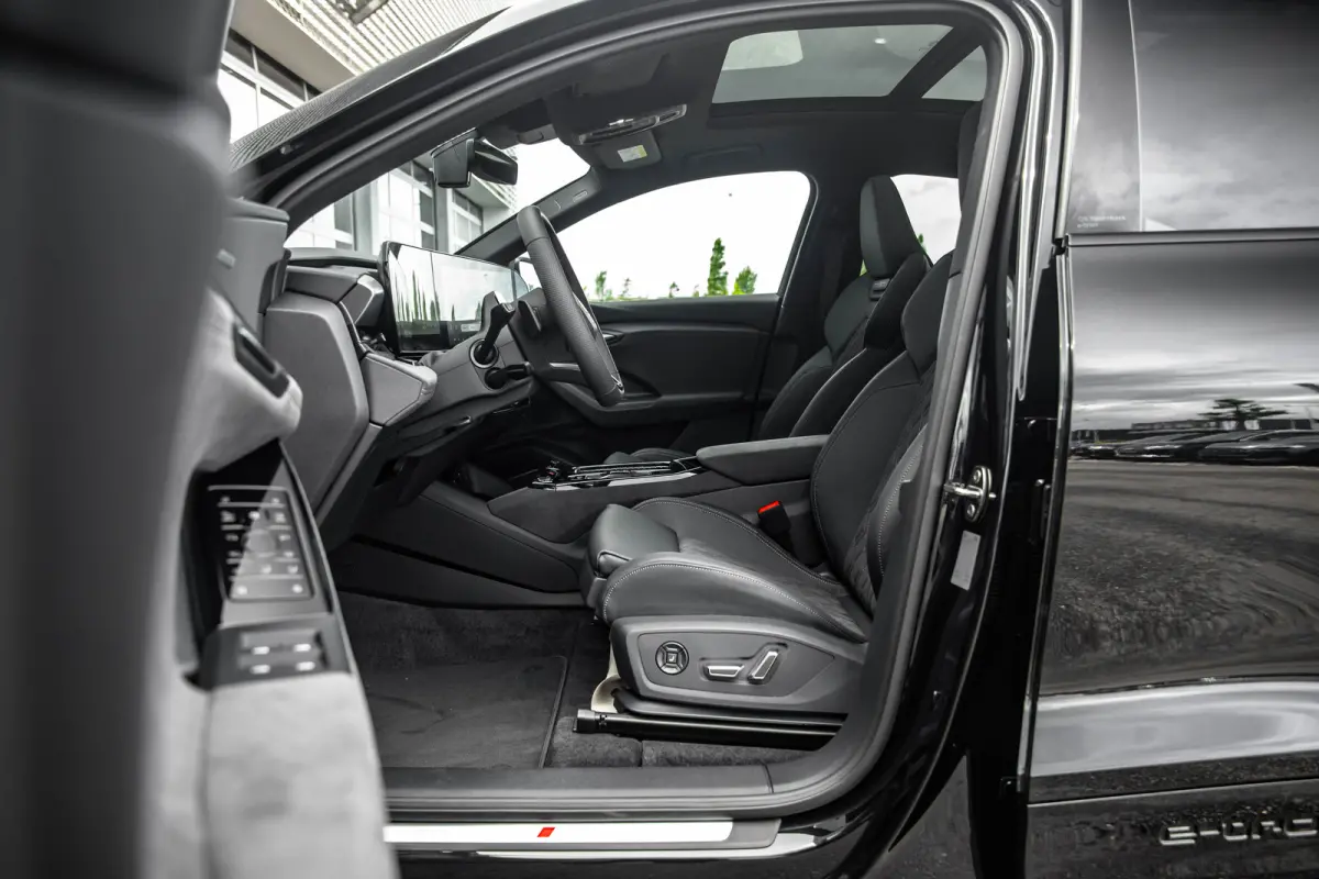 S edition | Adaptive air suspension | Adaptive cruise control | Audi sound system