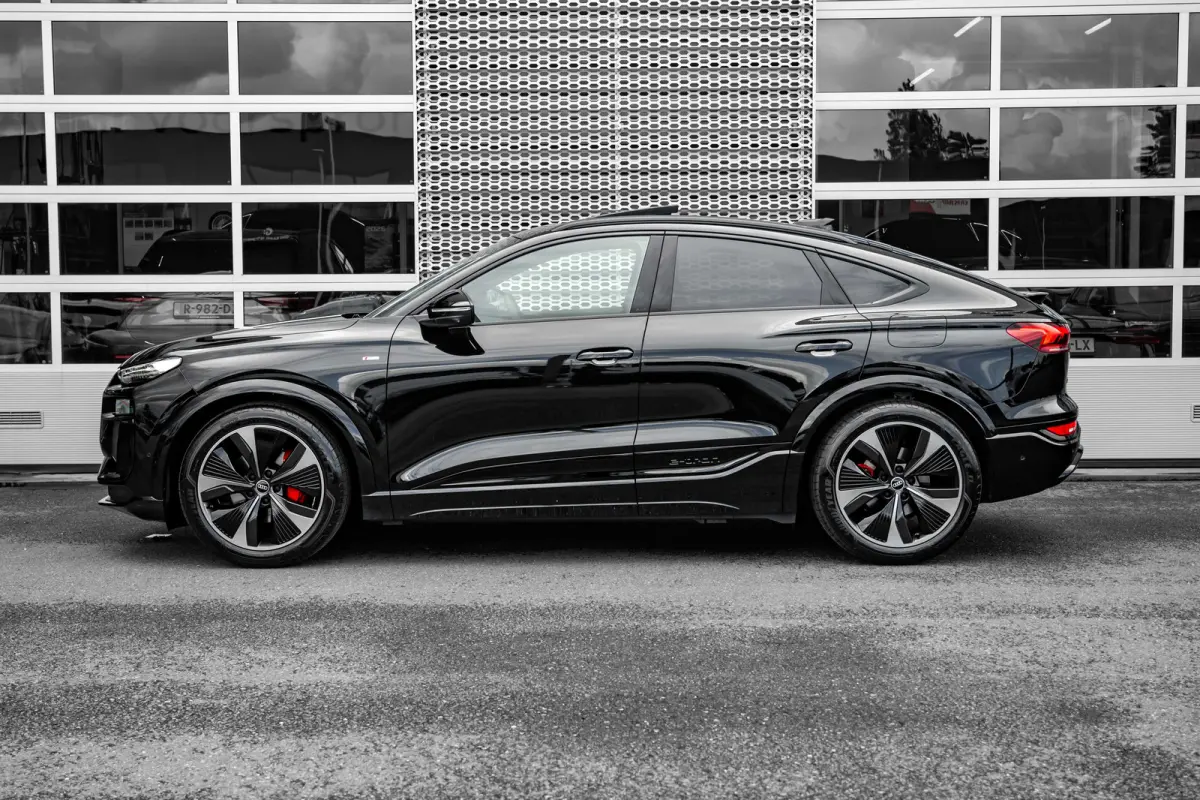S edition | Adaptive air suspension | Adaptive cruise control | Audi sound system