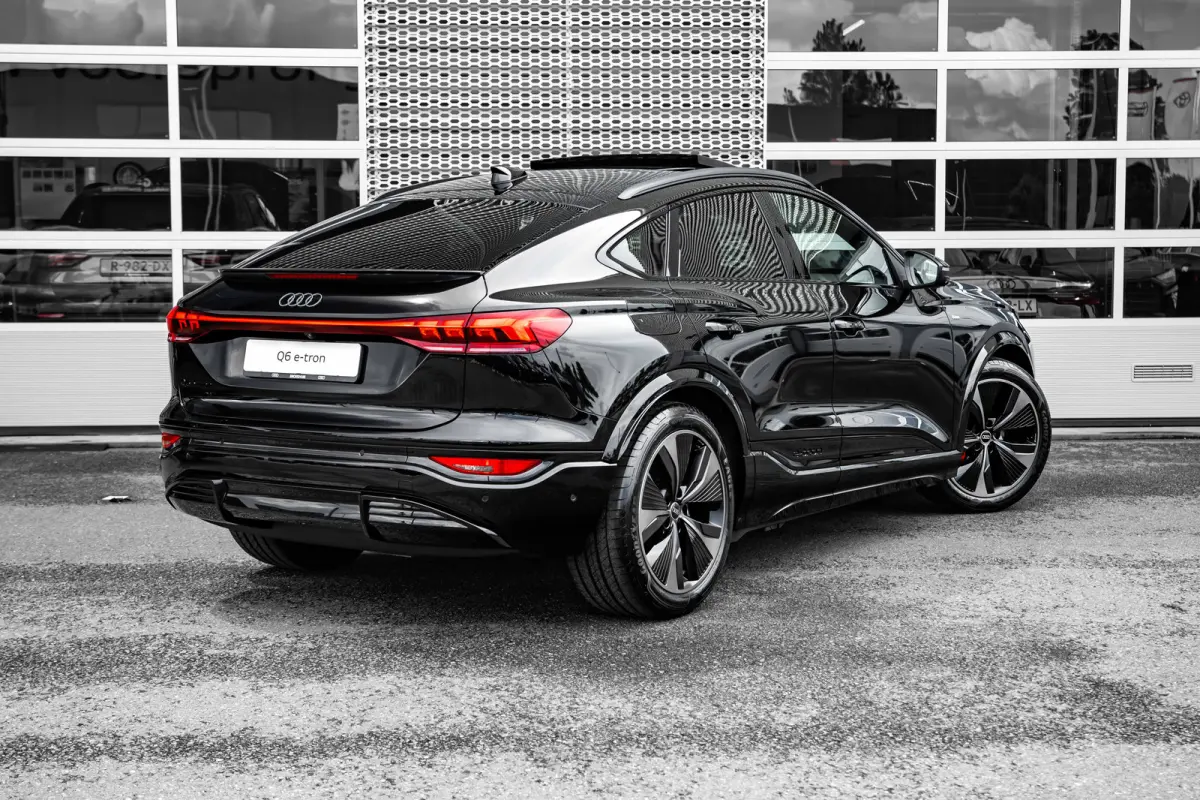 S edition | Adaptive air suspension | Adaptive cruise control | Audi sound system