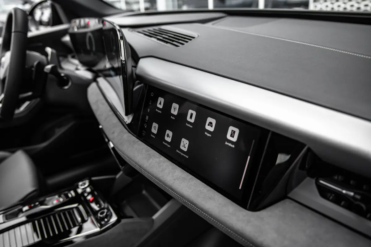 S edition | Adaptive air suspension | Adaptive cruise control | Audi sound system