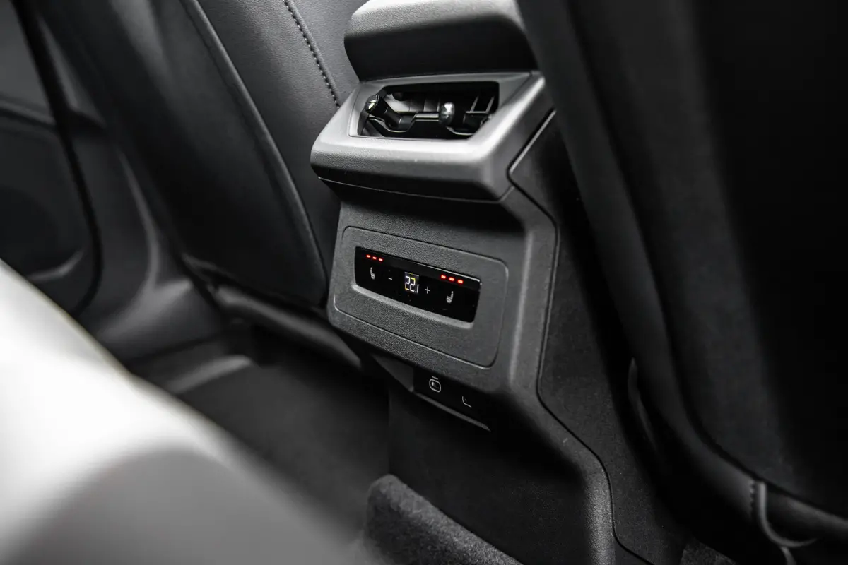 S edition | Adaptive air suspension | Adaptive cruise control | Audi sound system