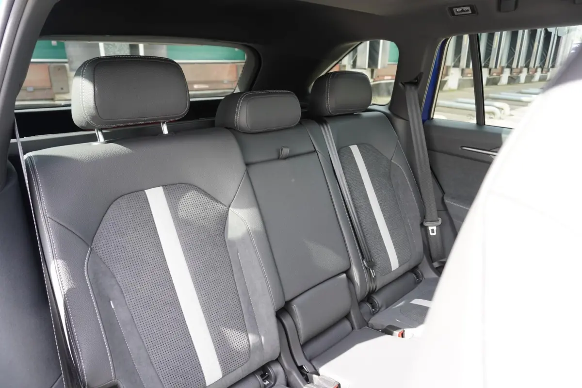 1.5 TSI 204pk PHEV Sportline Business | Panoramadak | 20" Velgen