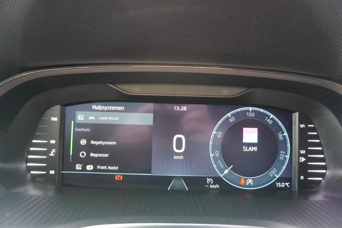 1.0 TSI 110pk Ambition | Navigatie | Smart Link | Parkeersensoren Voor + Achter