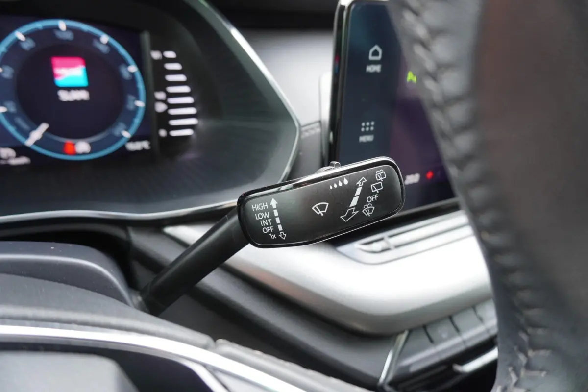 1.0 TSI 110pk Ambition | Navigatie | Smart Link | Parkeersensoren Voor + Achter