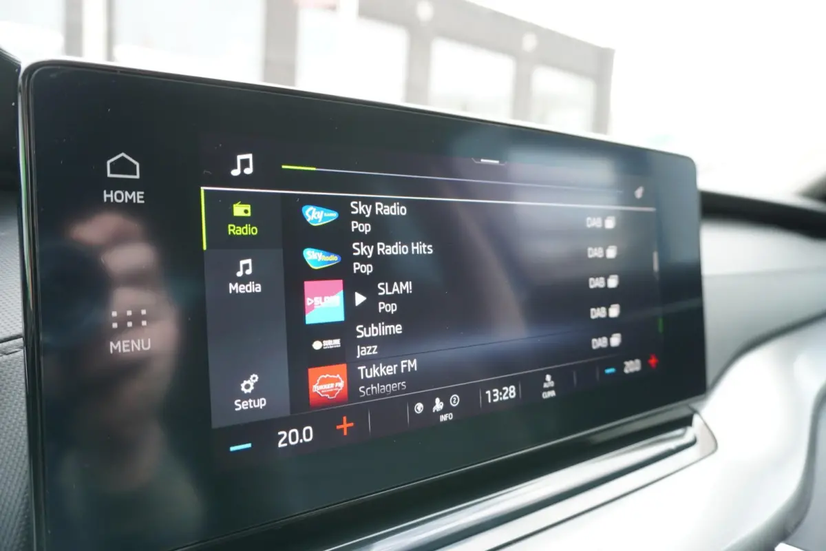 1.0 TSI 110pk Ambition | Navigatie | Smart Link | Parkeersensoren Voor + Achter