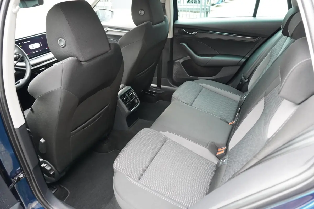 1.0 TSI 110pk Ambition | Navigatie | Smart Link | Parkeersensoren Voor + Achter