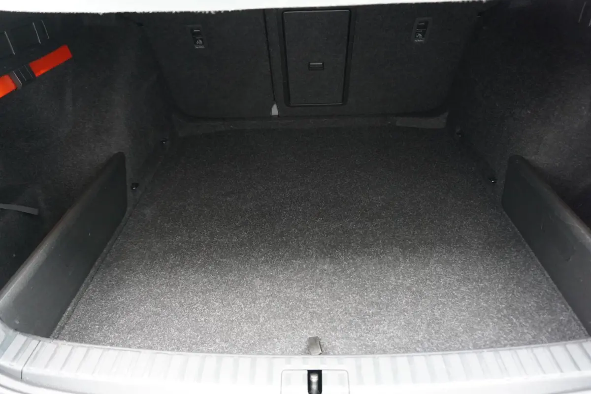 1.0 TSI 110pk Ambition | Navigatie | Smart Link | Parkeersensoren Voor + Achter