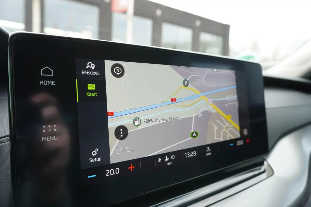 1.0 TSI 110pk Ambition | Navigatie | Smart Link | Parkeersensoren Voor + Achter