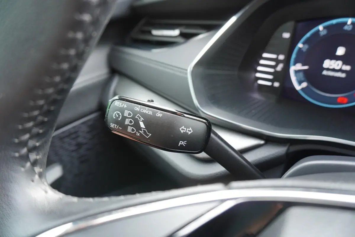1.0 TSI 110pk Ambition | Navigatie | Smart Link | Parkeersensoren Voor + Achter