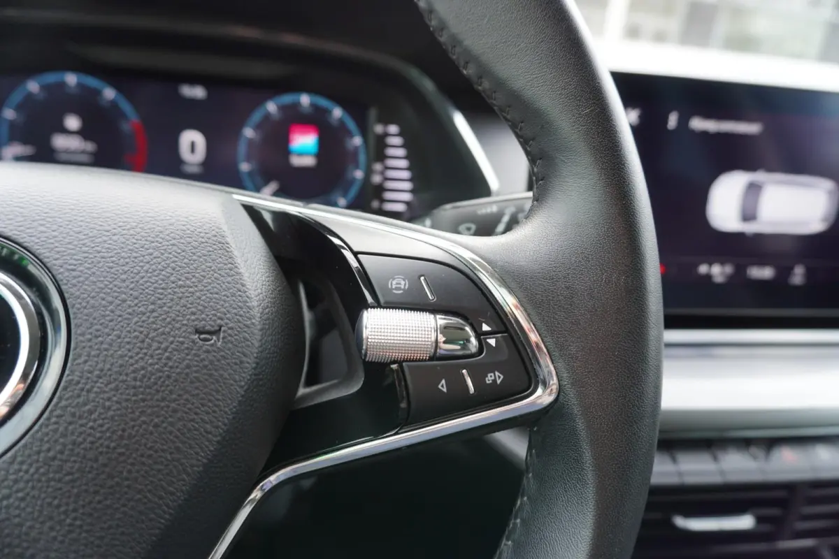 1.0 TSI 110pk Ambition | Navigatie | Smart Link | Parkeersensoren Voor + Achter