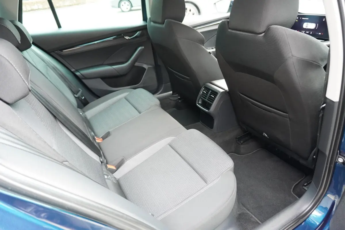 1.0 TSI 110pk Ambition | Navigatie | Smart Link | Parkeersensoren Voor + Achter