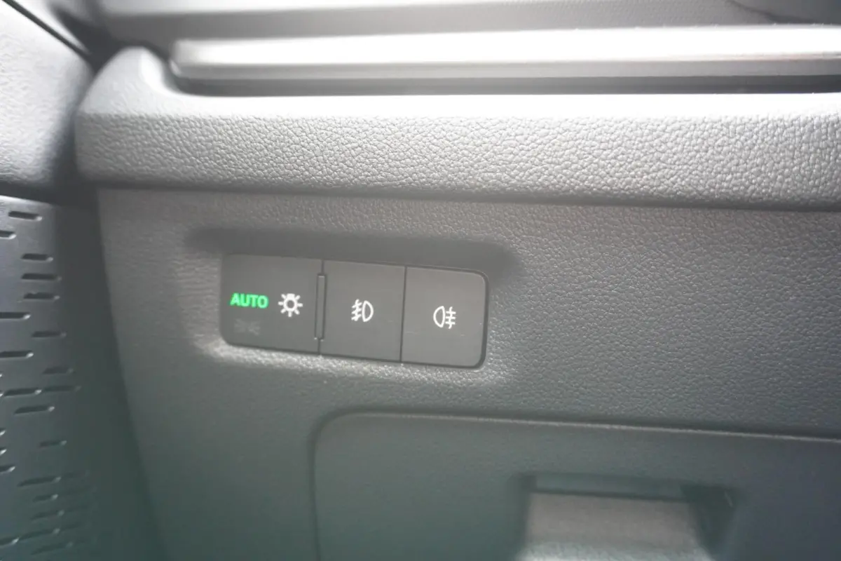 1.0 TSI 110pk Ambition | Navigatie | Smart Link | Parkeersensoren Voor + Achter
