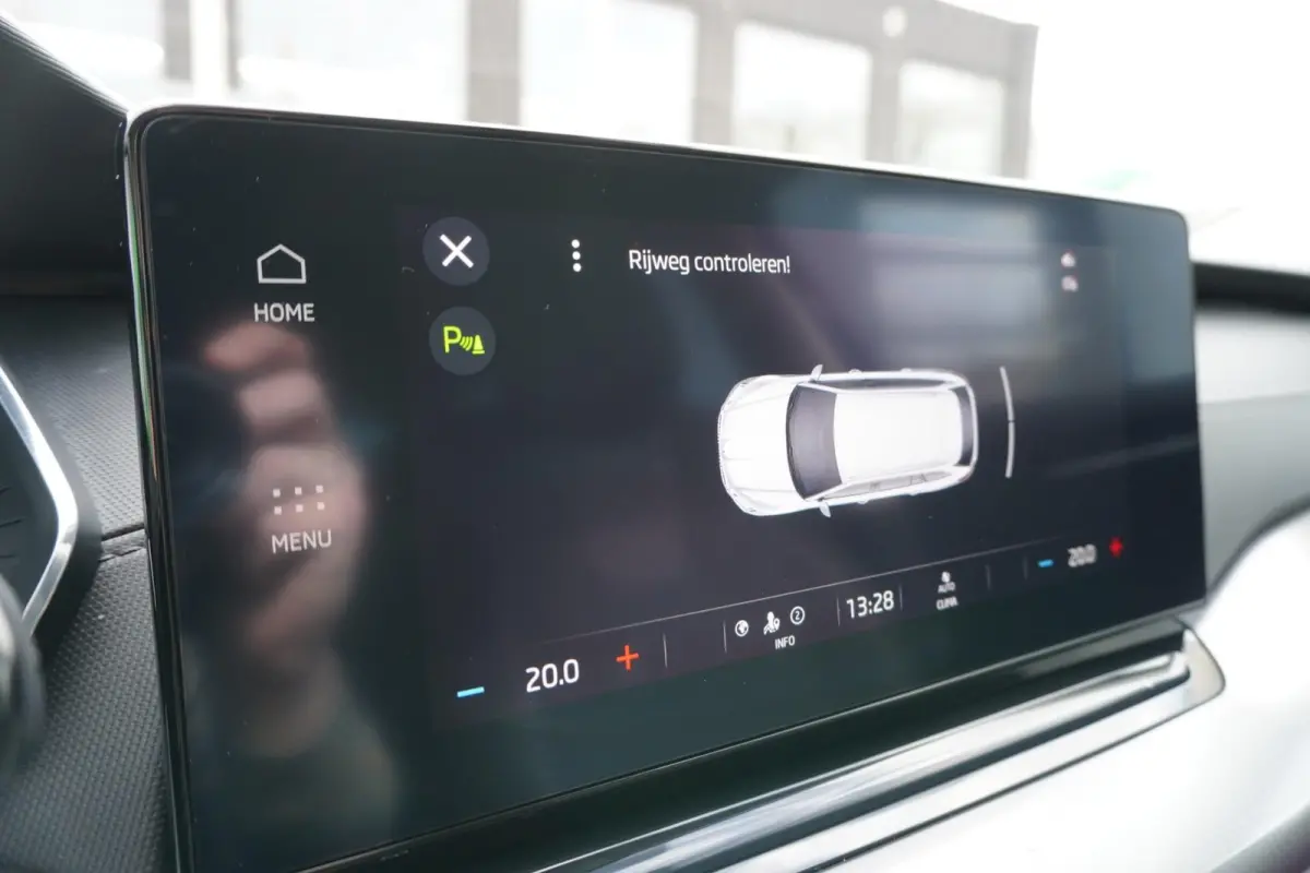 1.0 TSI 110pk Ambition | Navigatie | Smart Link | Parkeersensoren Voor + Achter