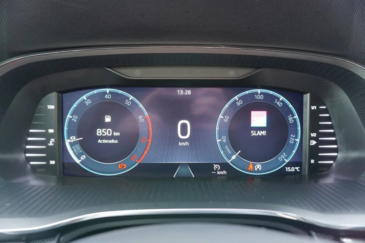 1.0 TSI 110pk Ambition | Navigatie | Smart Link | Parkeersensoren Voor + Achter