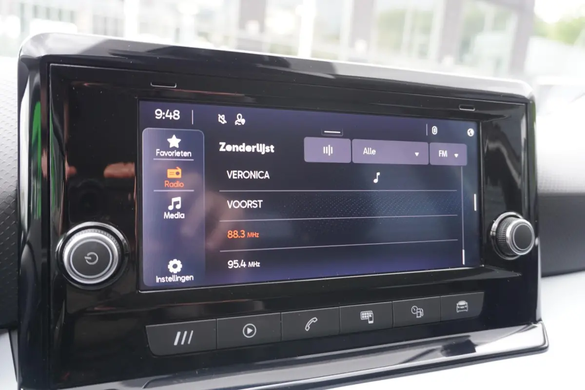 1.0 EcoTSI 95pk Style | Climatronic | FullLink | PDC Achter