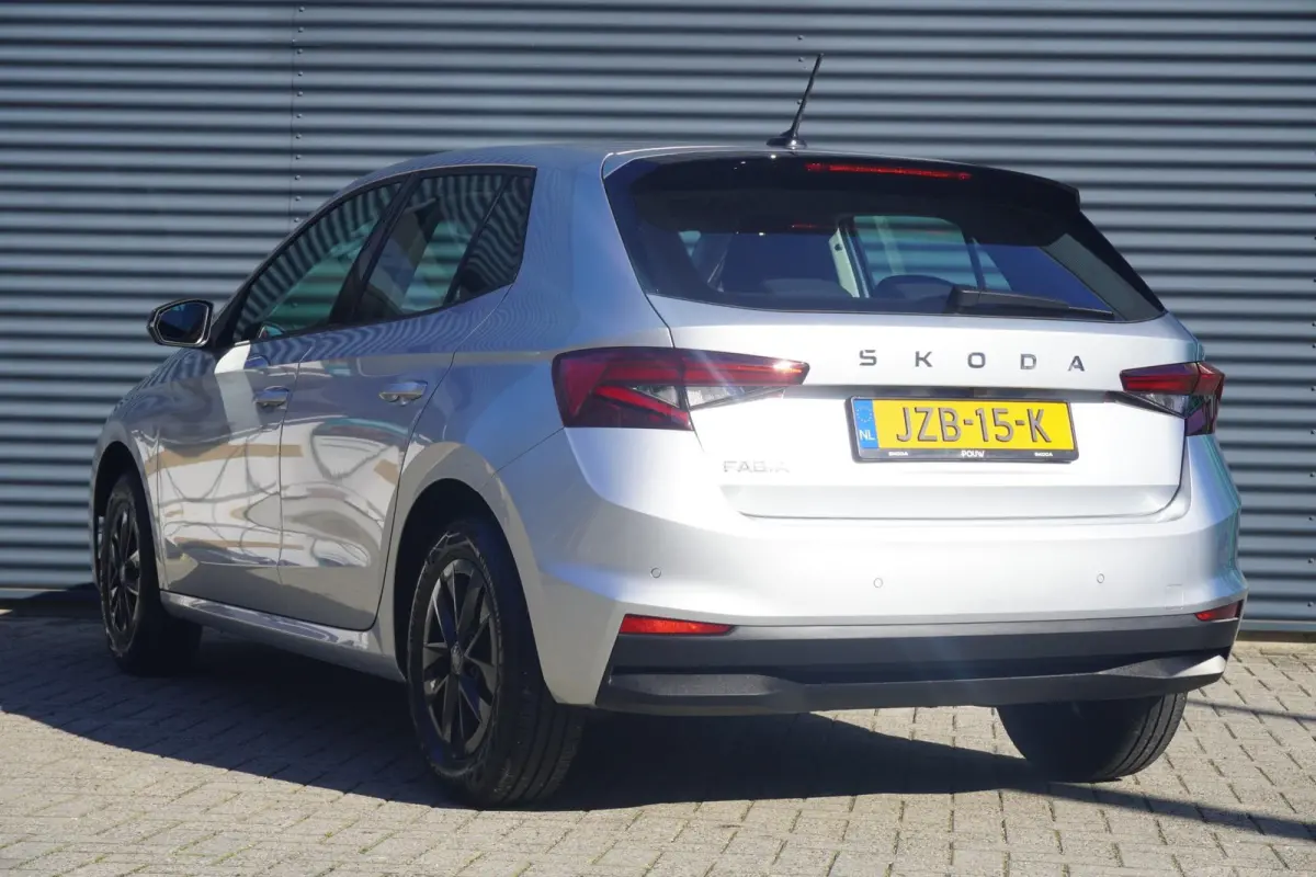 1.0 TSI 95pk Business Edition | Stoelverwarming | PDC Voor & Achter | Achteruitrijcamera | SmartLink
