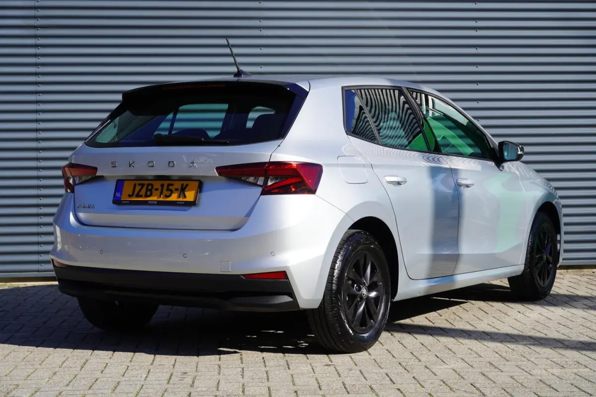 1.0 TSI 95pk Business Edition | Stoelverwarming | PDC Voor & Achter | Achteruitrijcamera | SmartLink