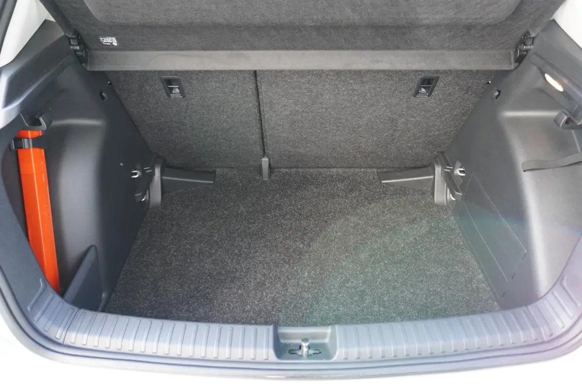 1.0 TSI 95pk Business Edition | Stoelverwarming | PDC Voor & Achter | Achteruitrijcamera | SmartLink