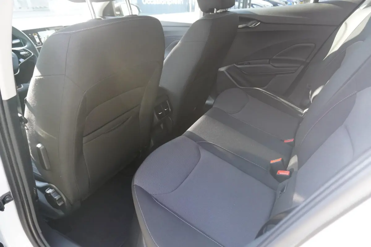 1.0 TSI 95pk Business Edition | Stoelverwarming | SmartLink | Achteruitrijcamera | PDC Voor & Achter