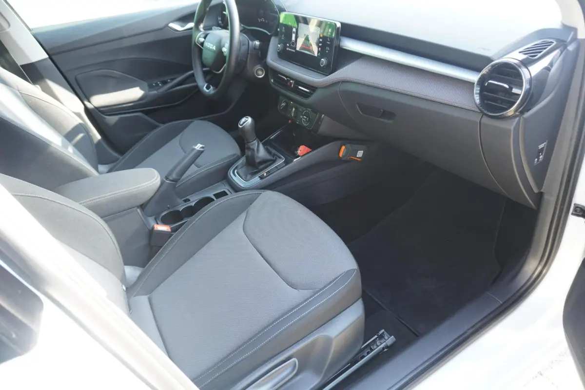 1.0 TSI 95pk Business Edition | Stoelverwarming | SmartLink | Achteruitrijcamera | PDC Voor & Achter