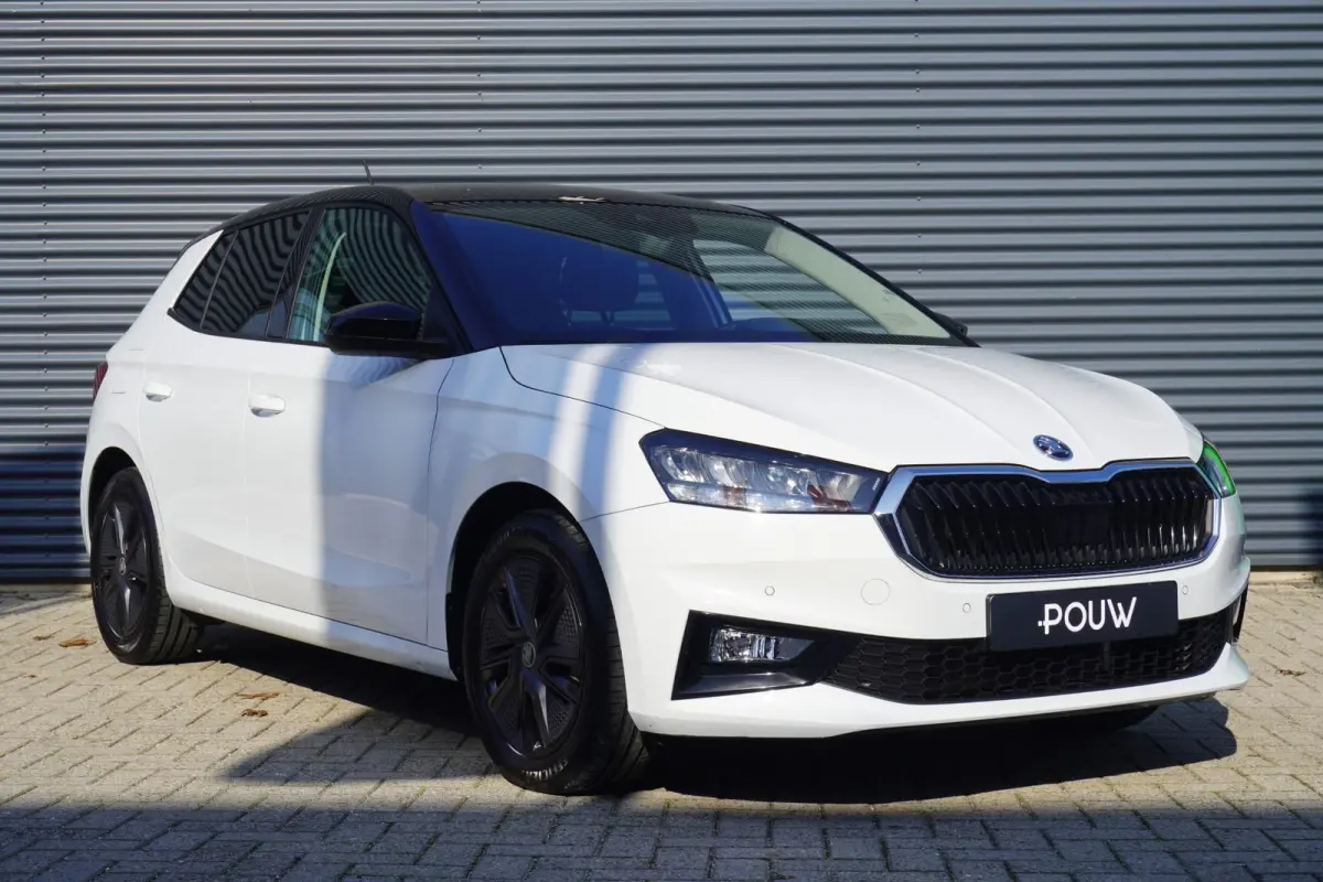 1.0 TSI 95pk Business Edition | Stoelverwarming | SmartLink | Achteruitrijcamera | PDC Voor & Achter