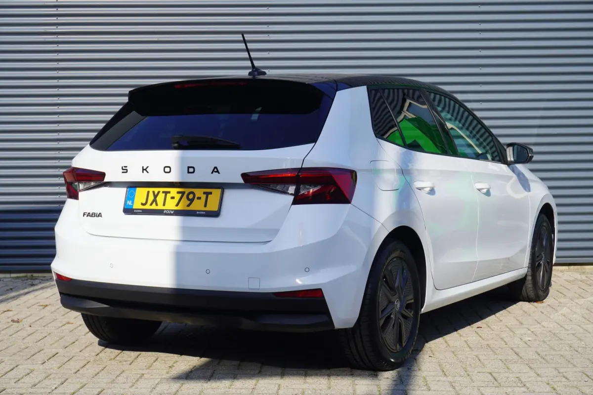 1.0 TSI 95pk Business Edition | Stoelverwarming | SmartLink | Achteruitrijcamera | PDC Voor & Achter