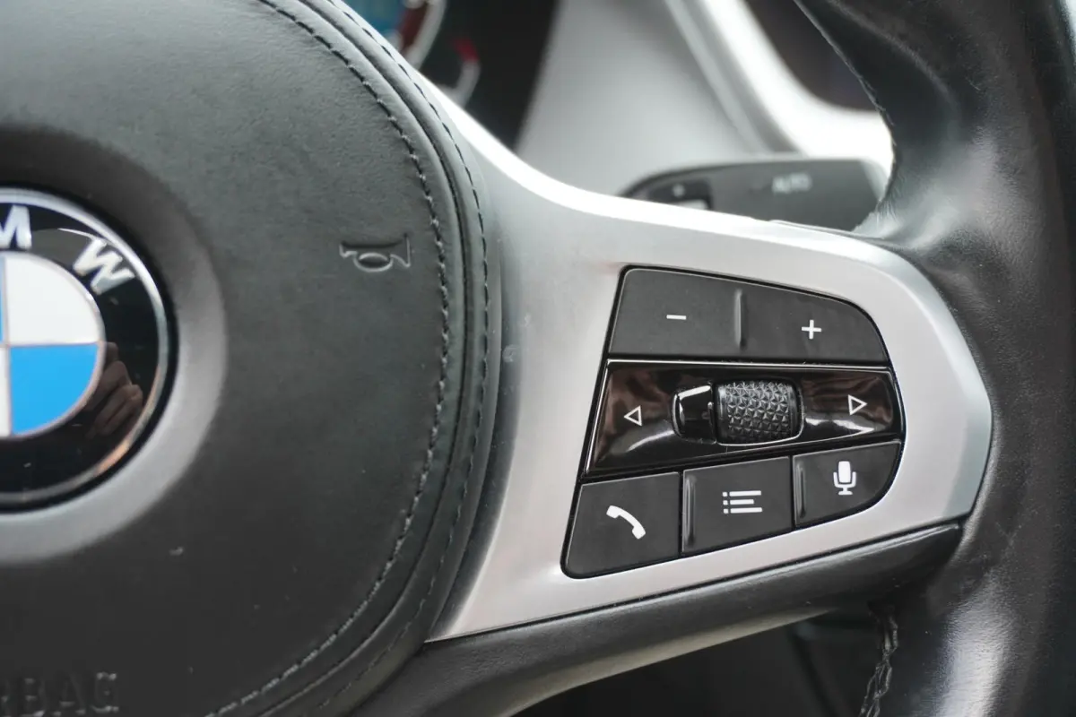 218i 136pk AUT Business Edition | Panoramadak | Adaptive Cruise | Apple CarPlay/ Android Auto | Grootlicht Assistent