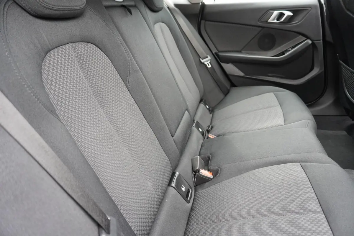 218i 136pk AUT Business Edition | Panoramadak | Adaptive Cruise | Apple CarPlay/ Android Auto | Grootlicht Assistent