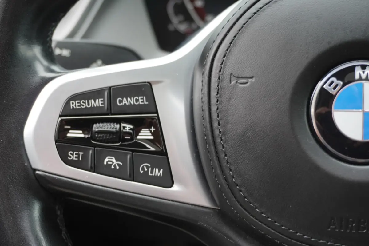 218i 136pk AUT Business Edition | Panoramadak | Adaptive Cruise | Apple CarPlay/ Android Auto | Grootlicht Assistent