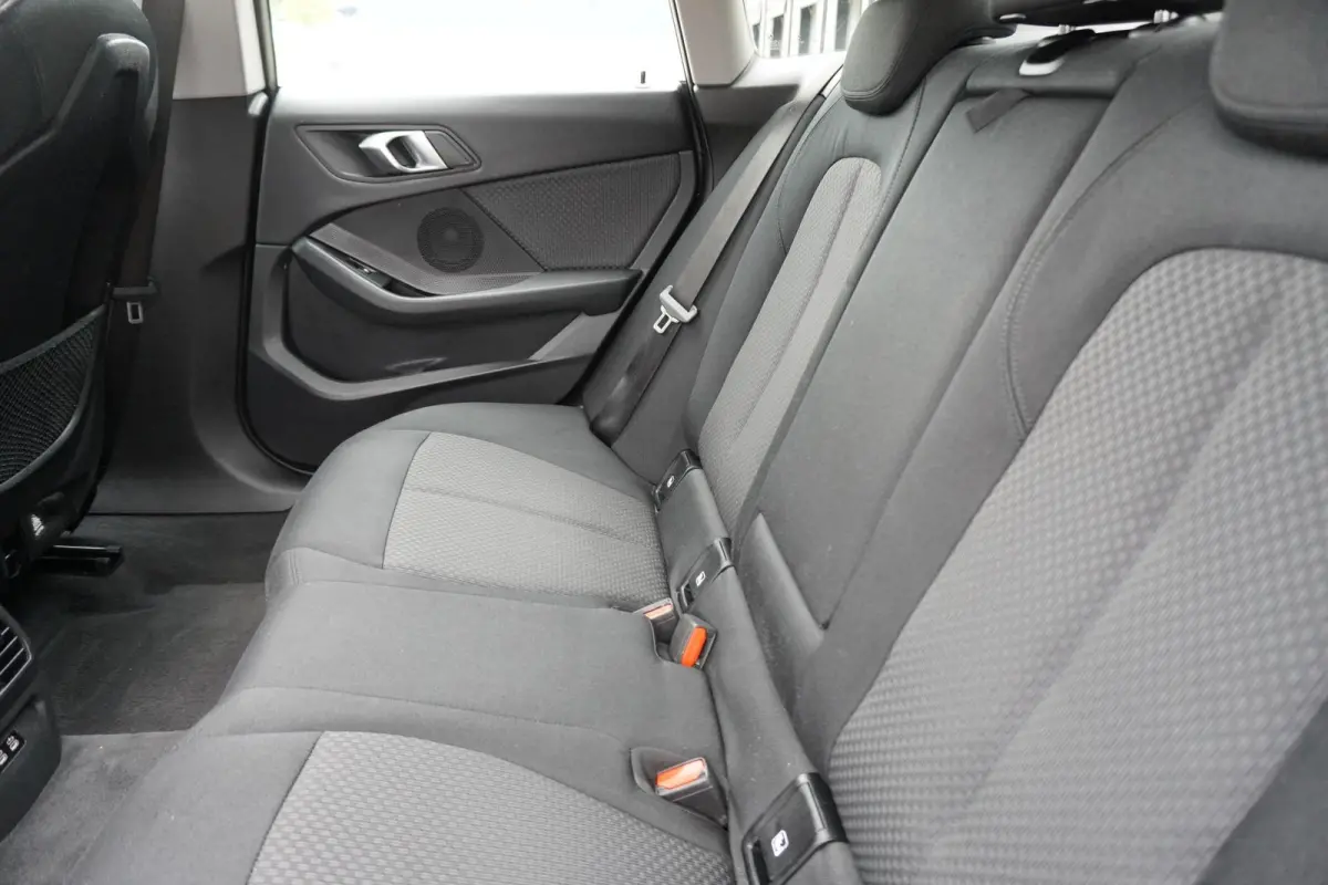 218i 136pk AUT Business Edition | Panoramadak | Adaptive Cruise | Apple CarPlay/ Android Auto | Grootlicht Assistent