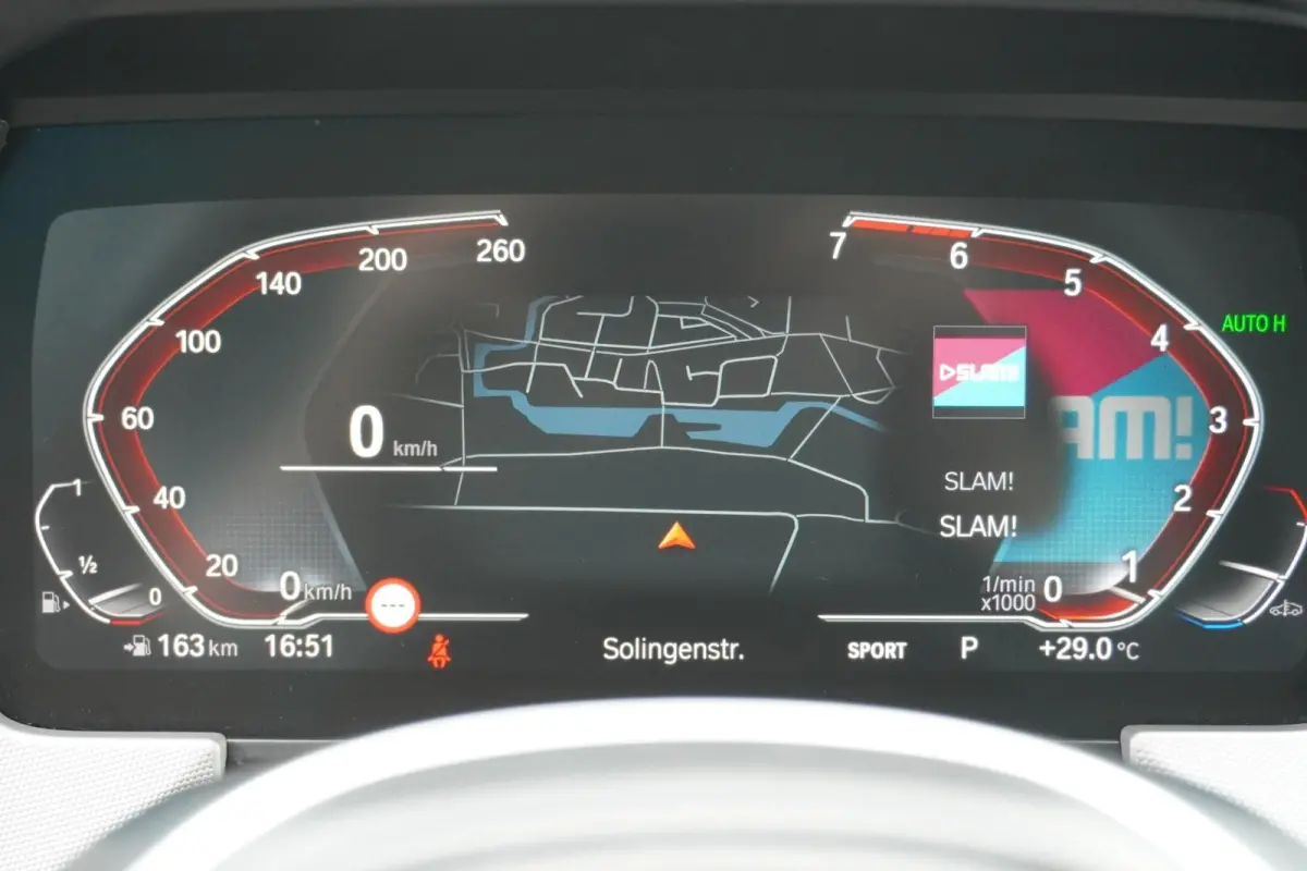 218i 136pk AUT Business Edition | Panoramadak | Adaptive Cruise | Apple CarPlay/ Android Auto | Grootlicht Assistent