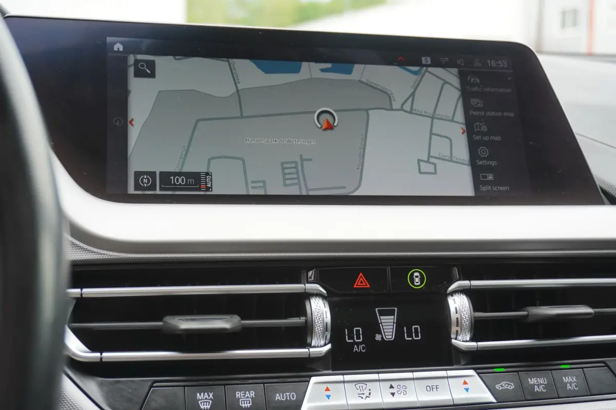 218i 136pk AUT Business Edition | Panoramadak | Adaptive Cruise | Apple CarPlay/ Android Auto | Grootlicht Assistent