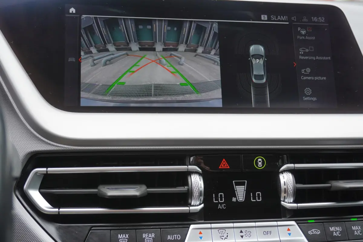 218i 136pk AUT Business Edition | Panoramadak | Adaptive Cruise | Apple CarPlay/ Android Auto | Grootlicht Assistent