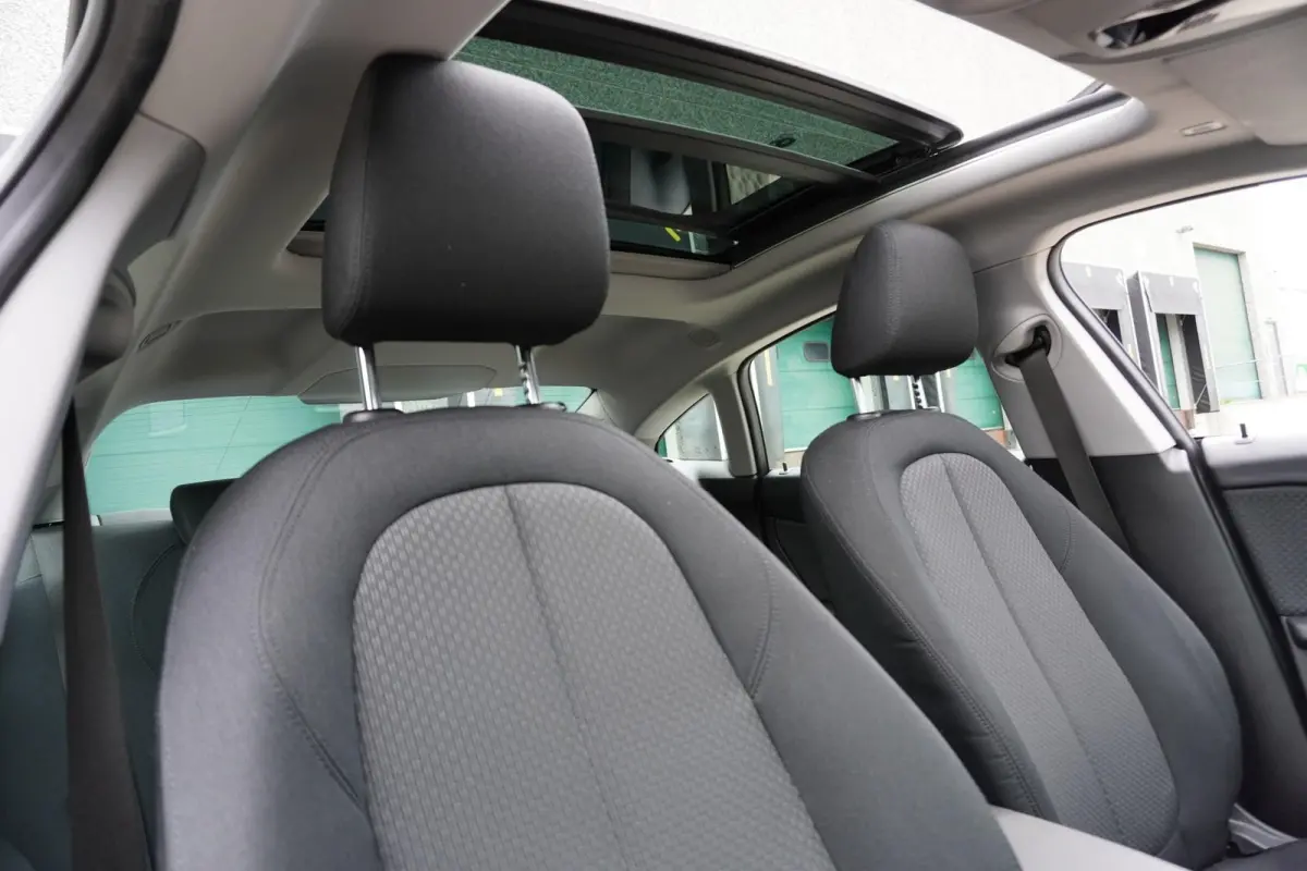 218i 136pk AUT Business Edition | Panoramadak | Adaptive Cruise | Apple CarPlay/ Android Auto | Grootlicht Assistent